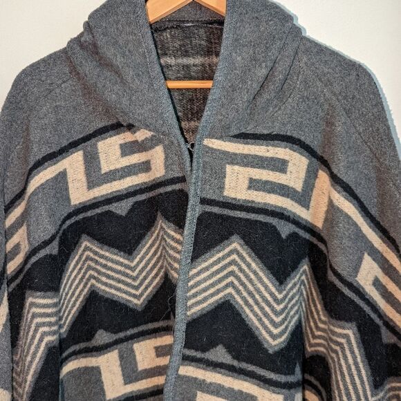 Canadian Oversized Southwestern Grey Warm Bohemian Lagenlook Cape One Size - Picture 6 of 7